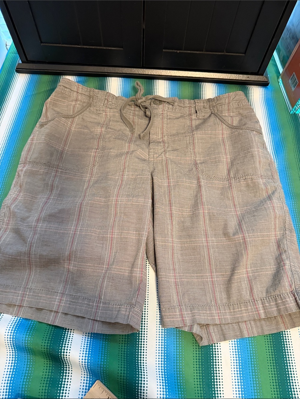Faded Glory Men's Plaid Drawstring Shorts - Beige with Red Accent